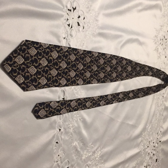 Joseph Abboud tie - Picture 2 of 3